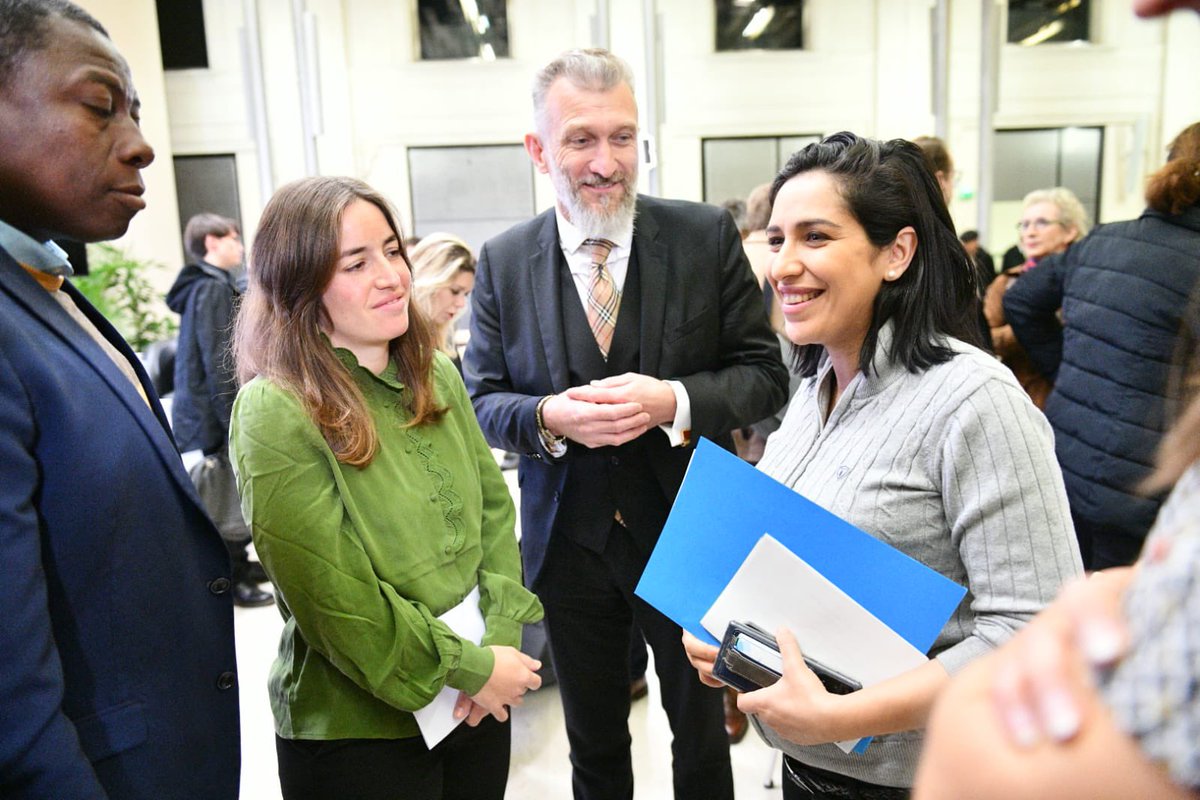 sarahelhairy's tweet photo. Tous mobilisés pour une gestion plus sobre de l’#eau !

Avec @ChristopheBechu et @agnesfirmin nous avons réuni tous les acteurs concernés par cet enjeu, autour d’un objectif commun fixé par le Président de la République :

🎯 Réaliser au moins 10% d'économie d'eau d'ici 2030 https://t.co/nVjAZLMLN9
