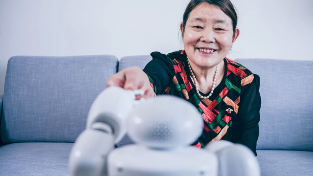 ToddKetterman's tweet photo. #Robot developers aim to alleviate loneliness in #SeniorLiving facilities, yet questions still remain about the best uses for the #EmergingTech. Dive into some details via @_McKnightsSL and let's compare notes on the subject! https://t.co/WN9otHFBam https://t.co/SeC6NF8r8w