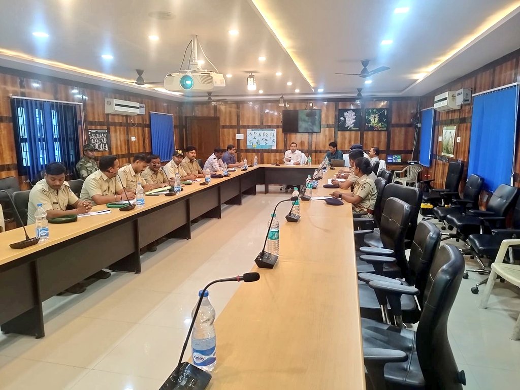 DfoBonai's tweet photo. One day training Programe on #tranquilizing techniques was organized at #BrahmaniNursery Bonai.Tranqulizing techniques will help in #Humanwildlife(WL) conflict mitigation and #rescue operation of WL.
@ForestDeptt
@PCCFWL_Odisha https://t.co/8PmEw2Wb3m