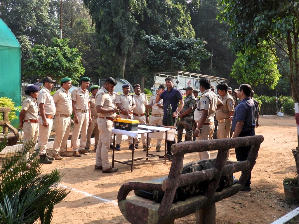 DfoBonai's tweet photo. One day training Programe on #tranquilizing techniques was organized at #BrahmaniNursery Bonai.Tranqulizing techniques will help in #Humanwildlife(WL) conflict mitigation and #rescue operation of WL.
@ForestDeptt
@PCCFWL_Odisha https://t.co/8PmEw2Wb3m