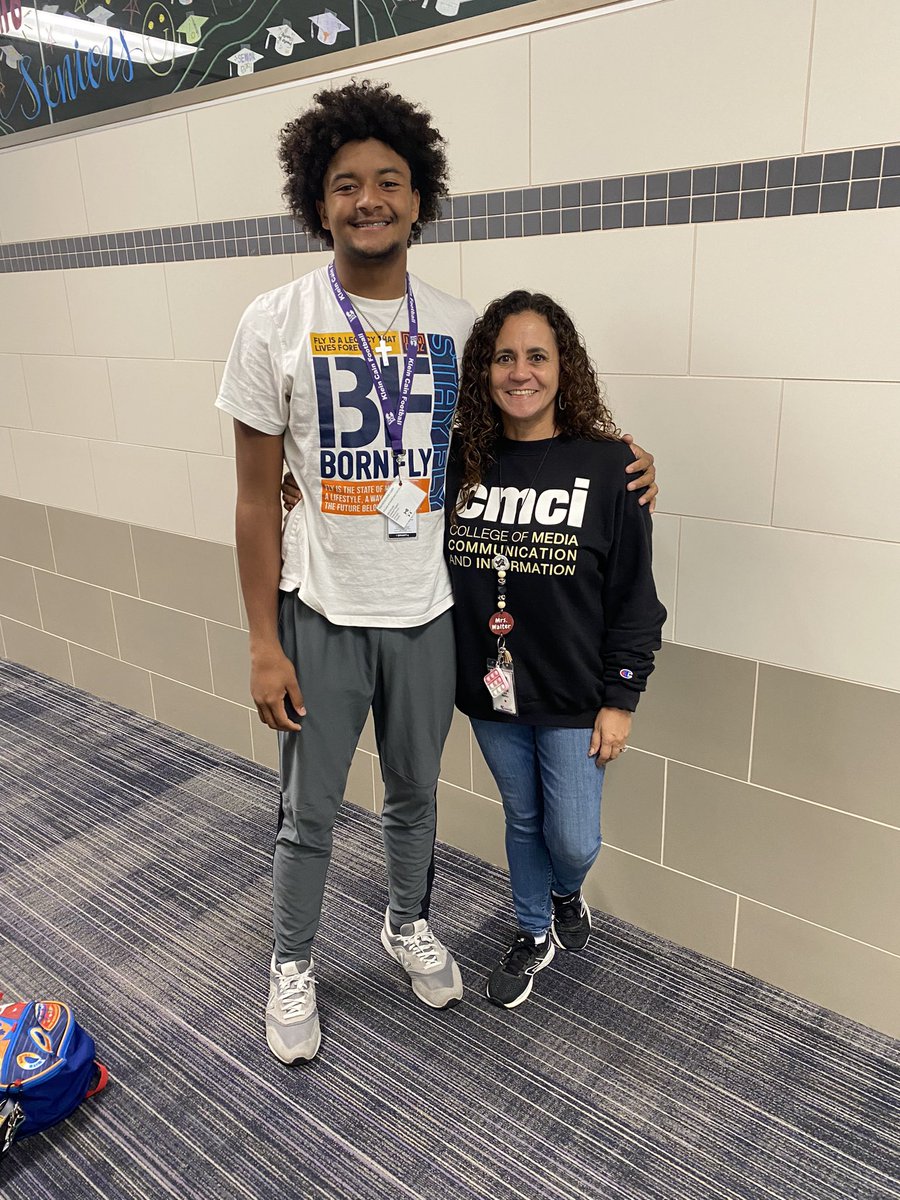Issac3_18's tweet photo. Thankful for Mrs. Walter! @KLEINCAINFB @KleinCain @MrsWalter_KCHS #ThankfulCANE https://t.co/7viquQNpQ9