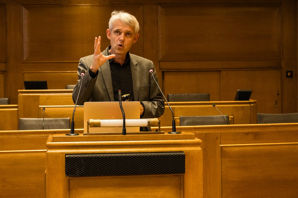 What is the creative power in the universe? Gravity in space 🪐. Mankind's ability to think and record #thoughts in #worldliterature📔. Thanks to D. Damrosch and @hfalcke for their passionate lectures at #BalzanPrize Forum. @Radboud_Uni, @Harvard, @BalzanPrize