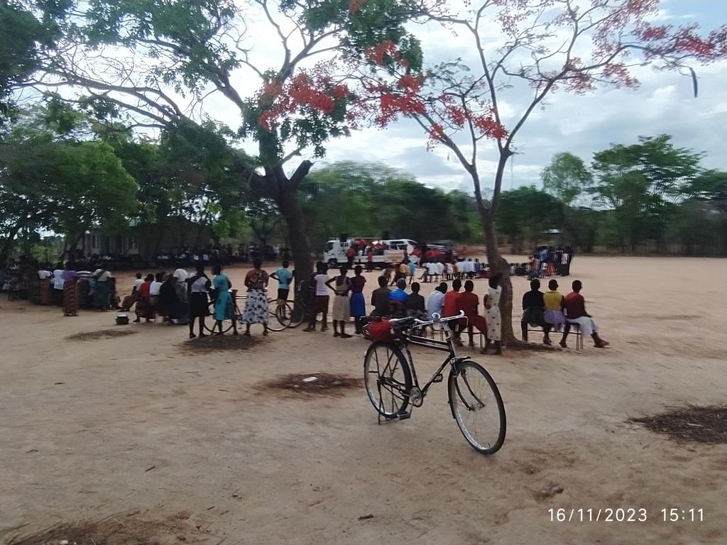 MWStreetScience's tweet photo. Greetings from Lumphawe FP School,  Rumphi in Malawi. 😃

https://t.co/wekv5wxctL

Street Scientists have left their Laboratories once more to interact with the communities.

#ParasiteStreetScience https://t.co/FqDKFIIKYZ