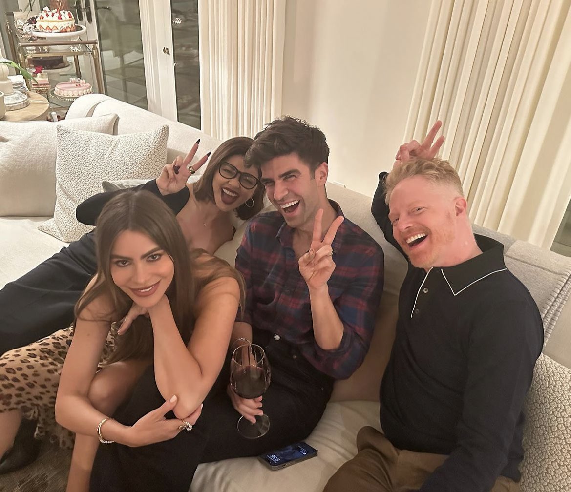 eeemiliano's tweet photo. Se juntó mi familia mi factoría #ModernFamily https://t.co/U7YOdVlOuv