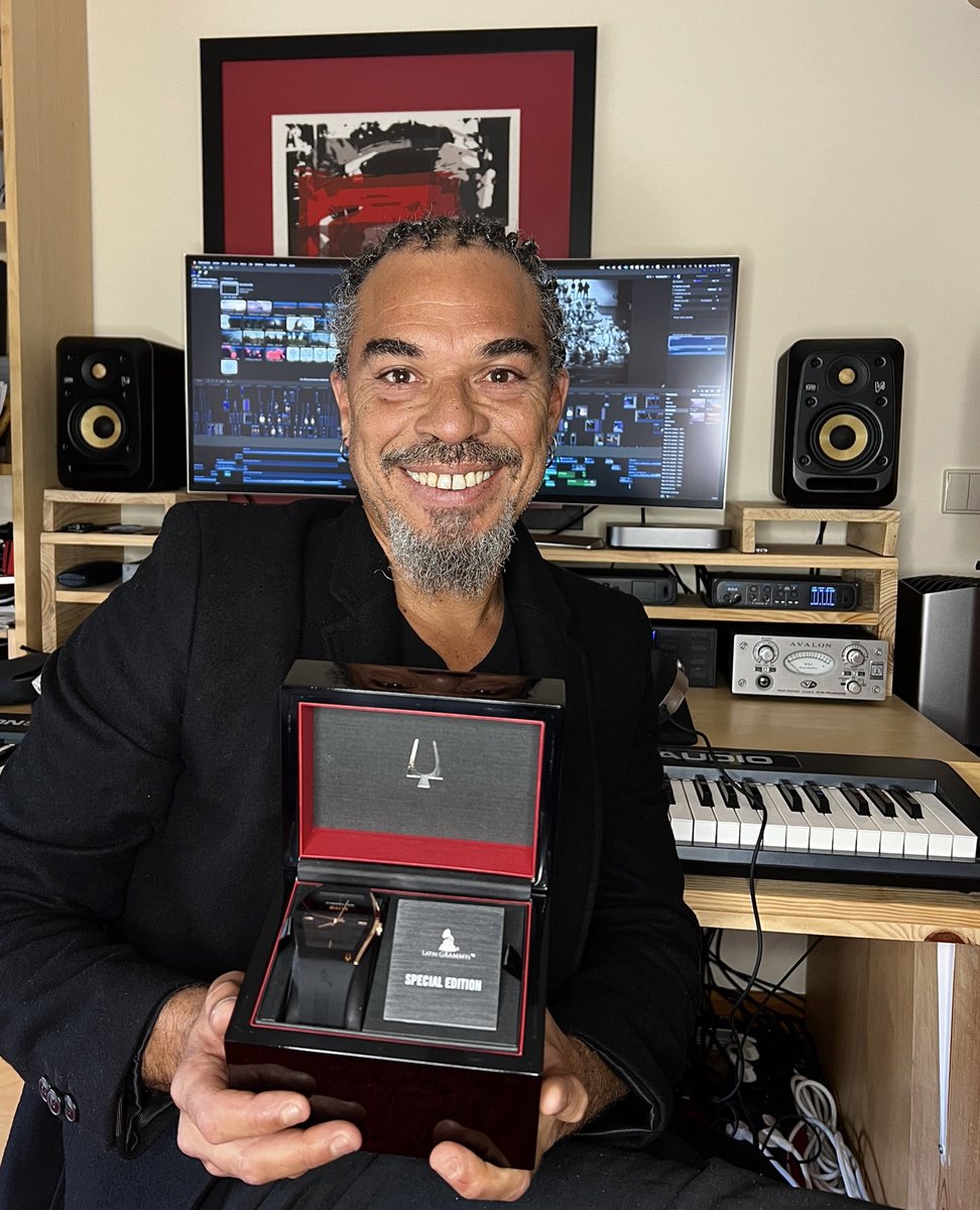 Un dia como hoy, hace exactamente 1 año, he vivido unos de los momentos más felices y gratificantes de mis 30 años de carrera musical al recibir el Latin Grammy para el Mejor Álbum Folclórico con Ancestros Sinfónico.
#xalfonso #ancestrossinfónico  #bulovawatch  #LatinGRAMMY