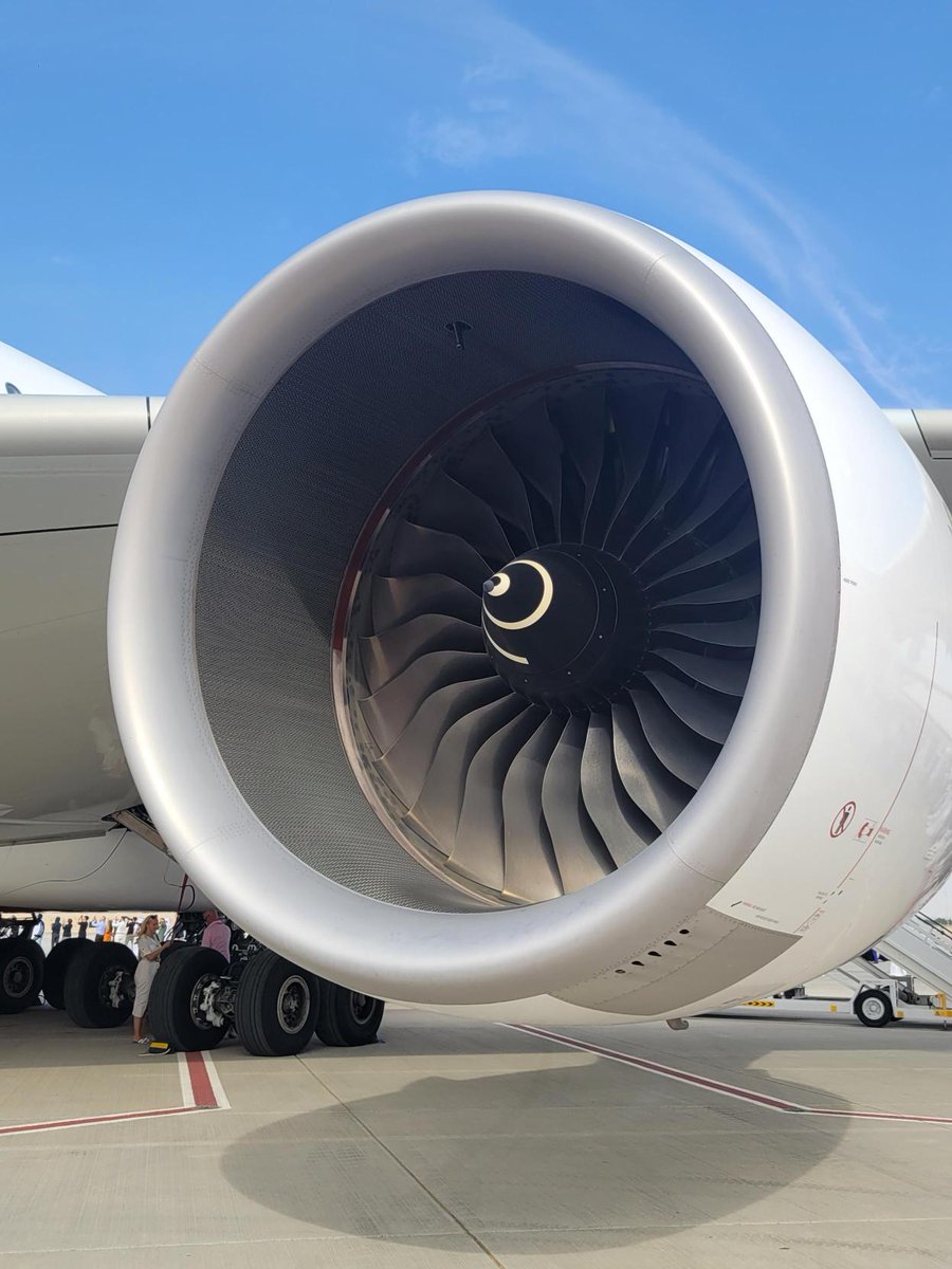 MDS_Global's tweet photo. Behind the scenes at the Dubai Airshow with MDS.

#DubaiAirshow #DubaiAirshow2023 https://t.co/e2tRSA06Ii