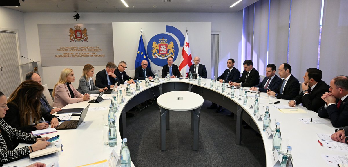 KadriSimson's tweet photo. Gamarjoba, Georgia🇬🇪!

One week ago, the @EU_Commission recommended to grant #Georgia the status of candidate to join the #EU.

Today, we held the first EU🇪🇺-🇬🇪Georgia High-Level Energy Dialogue, to enhance even further our good co-operation in the #energy sector. https://t.co/SwiIF8Kz52