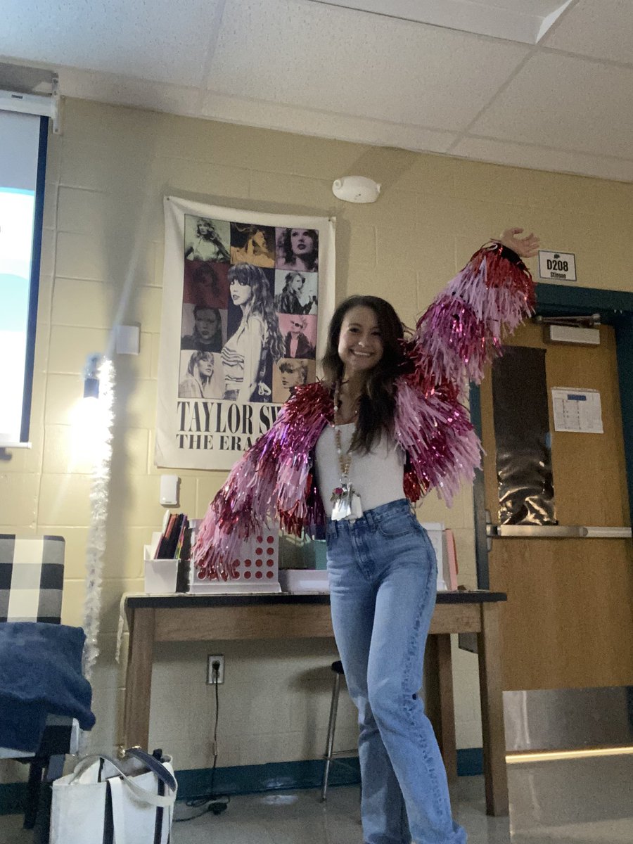 Theme song Thursday! I don’t think anyone would be surprised by my choice here! #SkyhawkPride #Vhawks