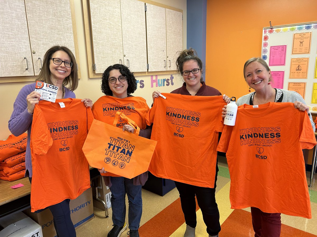 learning_scout's tweet photo. Did you know these educators welcome new students from all over the world? Thanks to the @FoundationBCSD for supporting our newcomer welcome kits! https://t.co/4eE01HU4qb