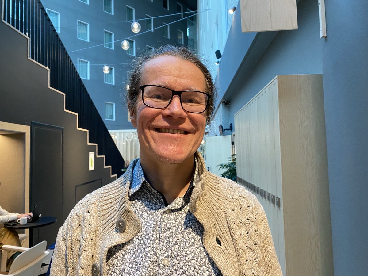 Ihanne tilanteessa viheralueet rohkaisevat olemaan kosketuksissa maahan ja kasveihin, jolloin saadaan hyviä mikrobeja, kertoi johtava tutkija Aki Sinkkonen ⁦@akisink⁩ ⁦<a href="/LukeFinland/">Luonnonvarakeskus</a>⁩ #AllergiaIhoJaAstmaliitto #luontoterveys webinaarissa.