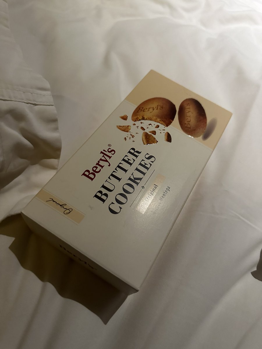 nurulshaaa's tweet photo. @secretlyfura Yes, butter cookies dia sedap! https://t.co/Si5BGA4Aww