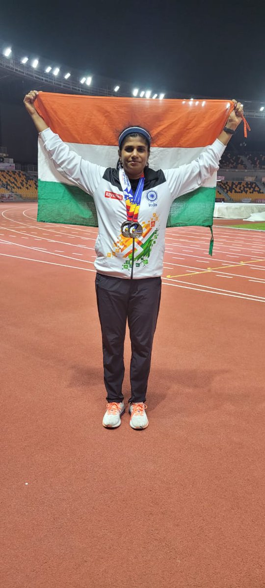 Dr. Ram Niwas, Chief Commissioner, Chennai Customs Zone, felicitates Ms.M.K.Syamanthakam, Supdt. on winning Silver(100 mts. &amp; 200 mts.) and Bronze(4x400 mts. relay) medals in the 2nd Asian Masters Athletic Meet held at Philippines from 08.11.2023 to 12.11.2023. 
<a href="/cbic_india/">CBIC</a>