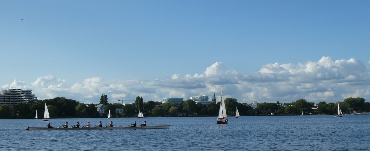 kh_struve's tweet photo. @FotoVorschlag 'Aktivität' - hier Wassersport, man beachte den Siebener (sic!) mit Steuermann, außerdem Segler auf der Außenalster 
#FotoVorschlag
#Hamburg https://t.co/BjgRfLIjPd