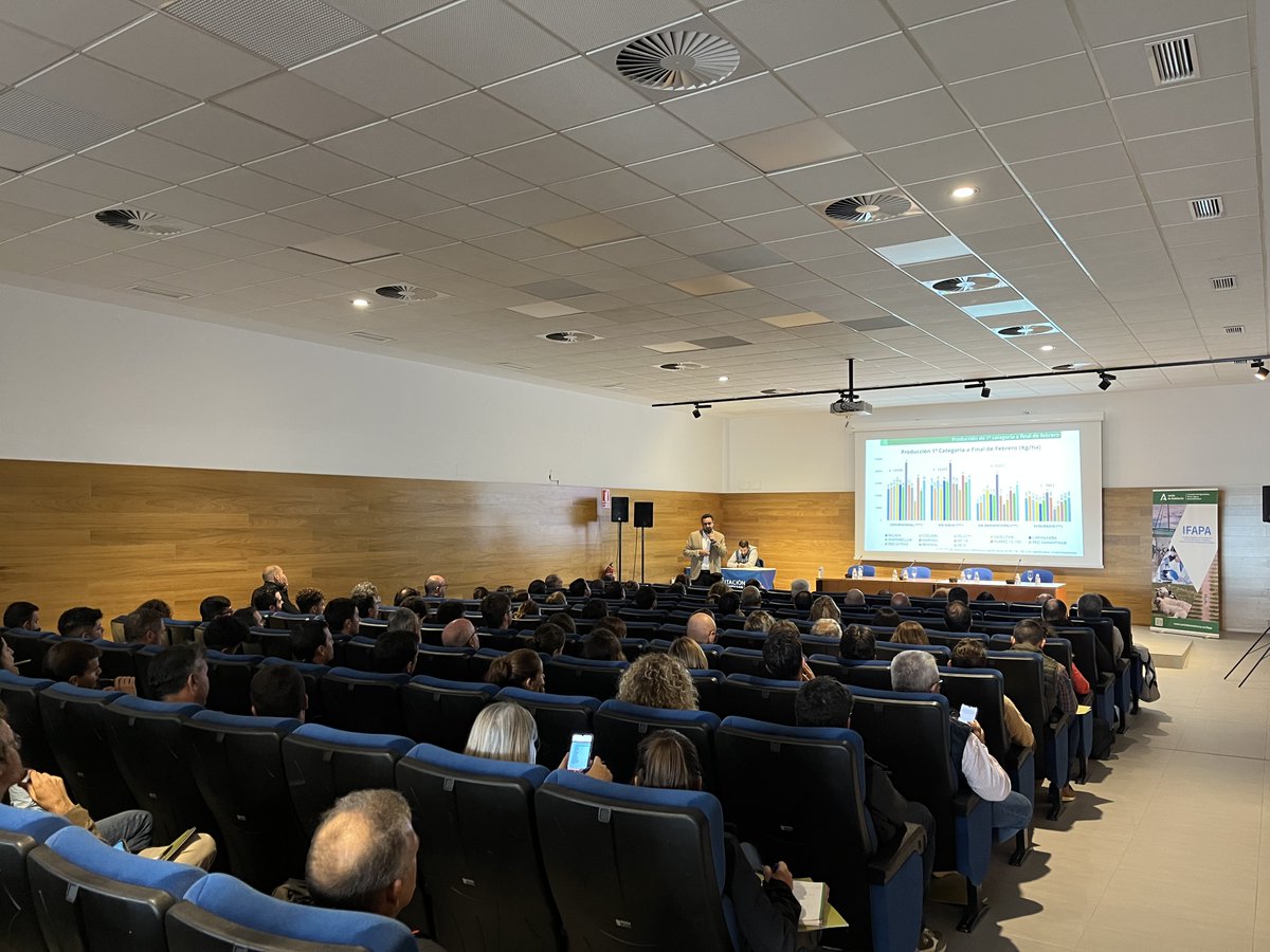 IfapaJunta's tweet photo. 🍓El centro #IFAPA de #Huelva presenta los resultados de sus ensayos de variedades de #fresa

@martabosquet: "Investigar, experimentar y transferir todo ese conocimiento al sector es la razón de ser del IFAPA"

📰Lee la noticia completa en: https://t.co/585qIOg7MH https://t.co/YgssxfRJf3