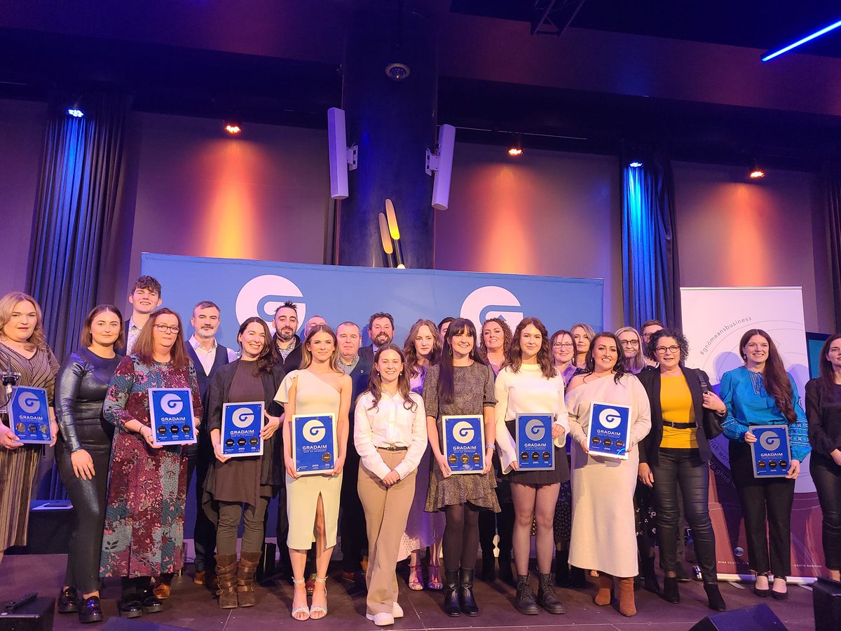 an_droichead's tweet photo. Lá iontach ag #gradaim23 i bPáirc an Chrócaigh agus 3 bhonn óir do Chúram Lae An Droichead.

A great day at @gradaim presentation in Croke Park and 3 gold medals for Cúram Lae An Droichead

#gradaim #gaeilge #gnó https://t.co/6igwo9tQZ4