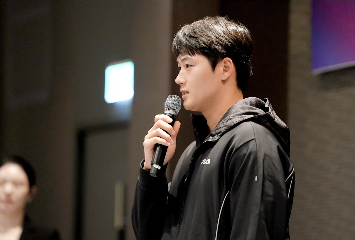 fencing_sol's tweet photo. 231115 아시안게임 펜싱 국대 포상식 .ᐟ.ᐟ

울 선수들... 체고 ❤︎ 

#펜싱 #사브르 #오상욱 https://t.co/zHzBeTLc5J