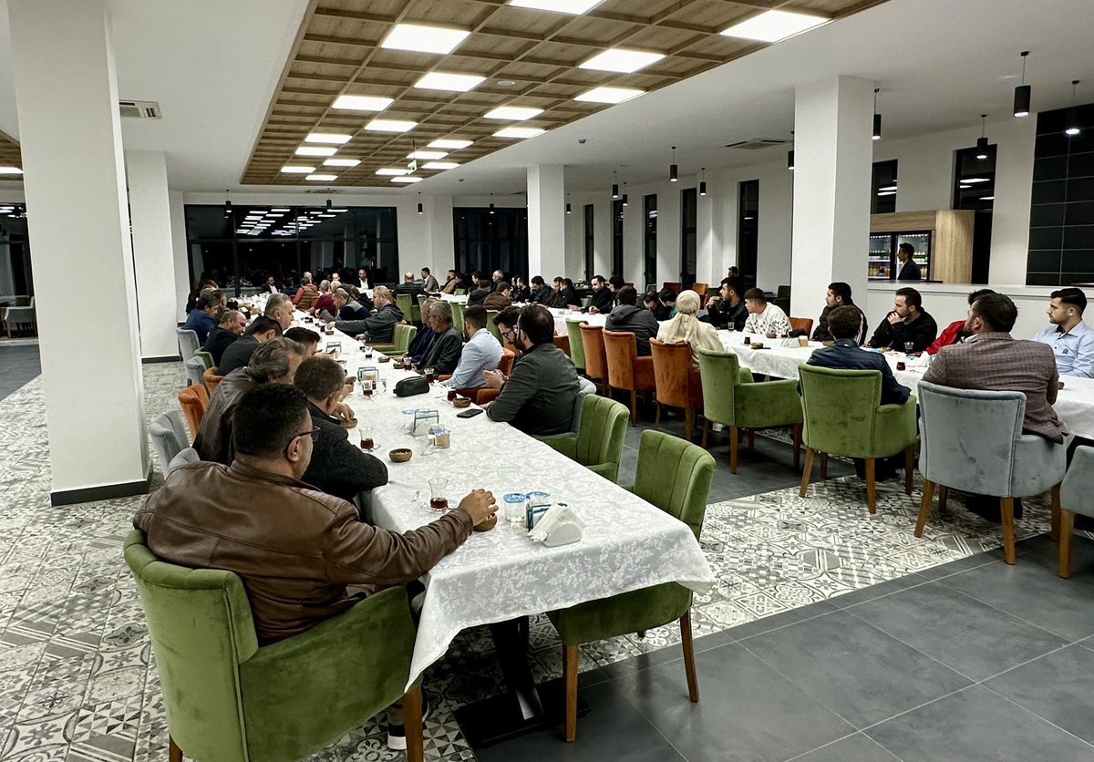 İl Gençlik Kolları Başkanımız Abdullah Said Kıyak, İlçe başkanımız İbrahim Onbaşı. Belediye Başkanımız Recep Candan, ve Ak Davamızın kurulduğu günden bugüne kadar görev yapmış İlçe Gençlik Kolları Başkanları ve Yönetim Kurulu üyelerimizin katılımlarıyla düzenlenen