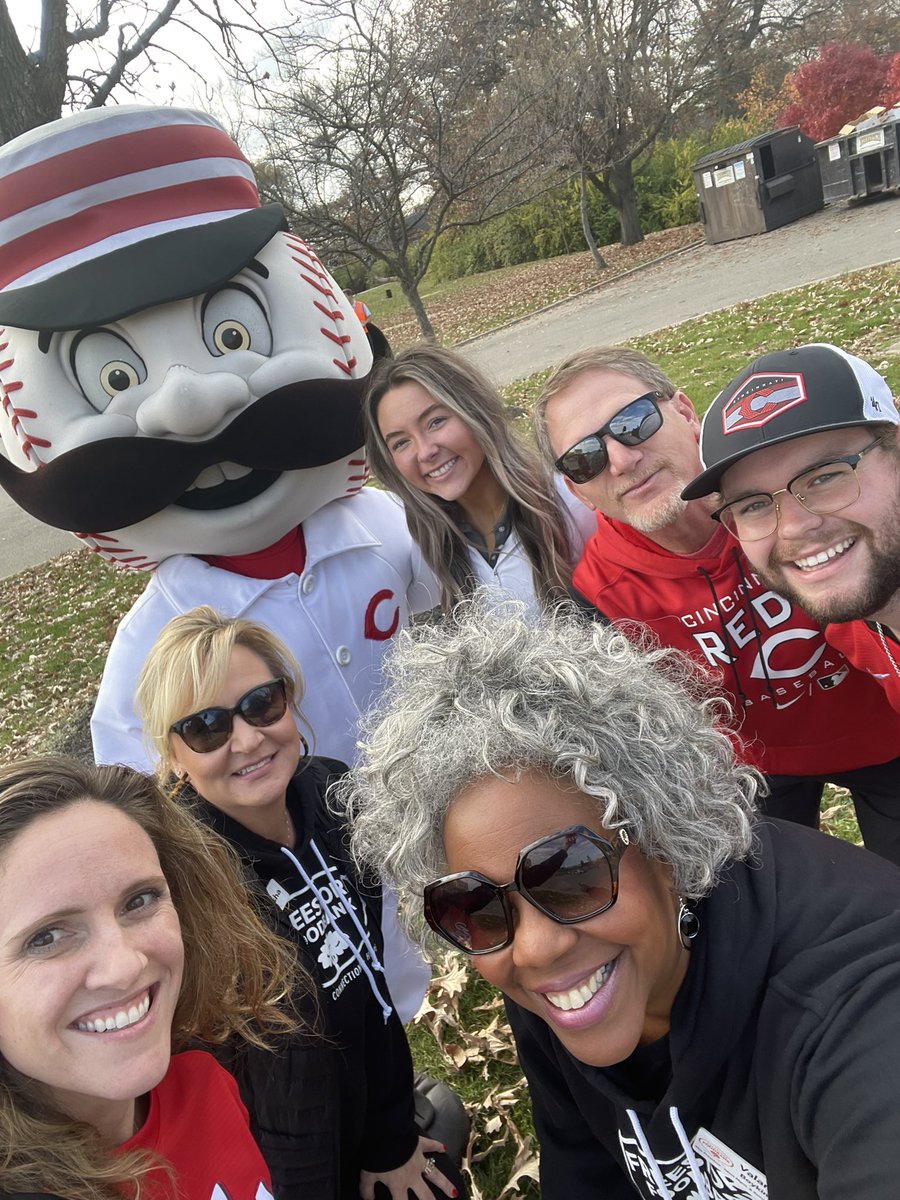 FreestoreFB's tweet photo. Great group of people working the Holiday Meal Distribution!!

@RedsCommunity 
@Reds https://t.co/MGoyS4dpVZ
