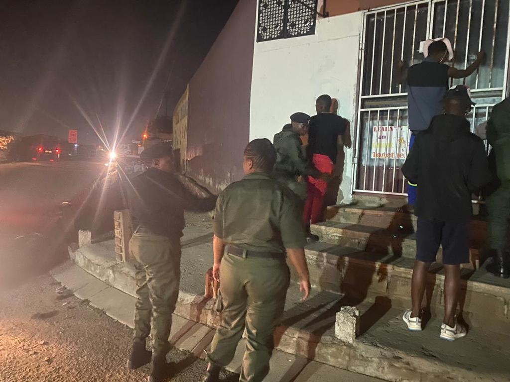 GP_CommSafety's tweet photo. Members of SAPS and Crime Prevention Wardens arrested two suspects for possession of firearm, ammunition and  suspected stolen property following complaints by Olievenhoutbosch ext 13 community members of a Toyota Quantum robbing people of their belongings.

#Bootsontheground https://t.co/qZl3fYR2Tx