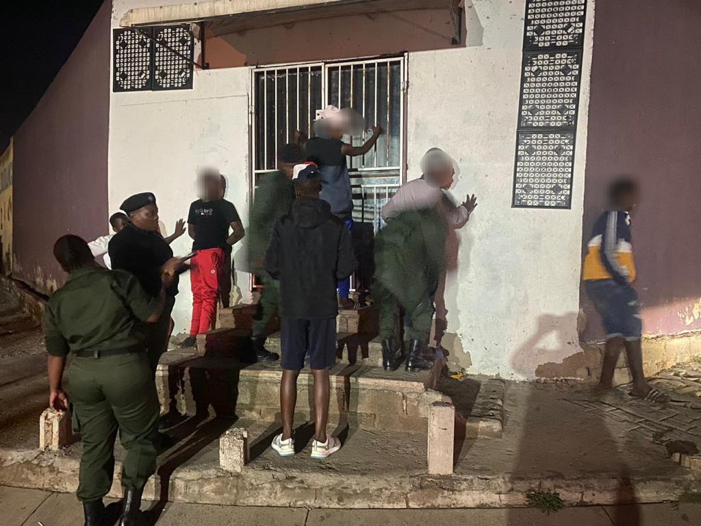 GP_CommSafety's tweet photo. Members of SAPS and Crime Prevention Wardens arrested two suspects for possession of firearm, ammunition and  suspected stolen property following complaints by Olievenhoutbosch ext 13 community members of a Toyota Quantum robbing people of their belongings.

#Bootsontheground https://t.co/qZl3fYR2Tx