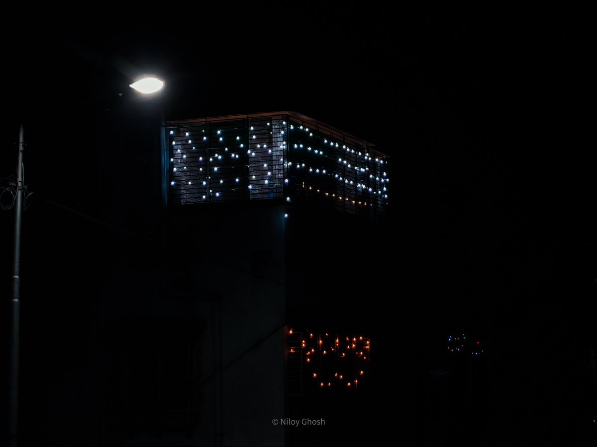 NiloyGhoshPhoto's tweet photo. আলোর মহিমা! 🪔
~
#NiloyGhoshPhotography
~
#joyboromaa #banglarpujo #boroma #coloursofpuja #diwali #diwali2023 #diwalivibes #indianfestival #joyboromaa #kaali #kali #kalima #kalimaa #kalipuja #kalipuja2023 #kalipujo #kalipujo2023 #kolkata #maa #maakali #makali #shyama https://t.co/O28409CEJD