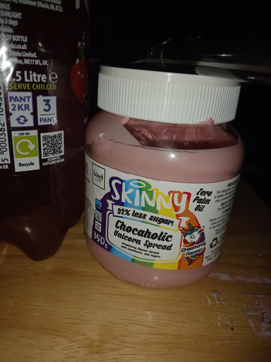 SignerOfStars's tweet image. Apparently this is what unicorns taste like. It tastes like strawberry milkshake.