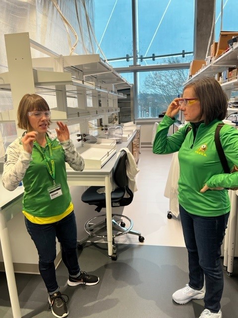 Thanks to Congresswoman Salinas @RepSalinas for coming to the @uoregon campus to visit with Professor Danielle Benoit, head of the @UOKnightCampus Dept. of Bioengineering and Knight Chair of Natural Sciences and Prof. of Env. Studies and Biology Lucas Silva @silva_lcr.