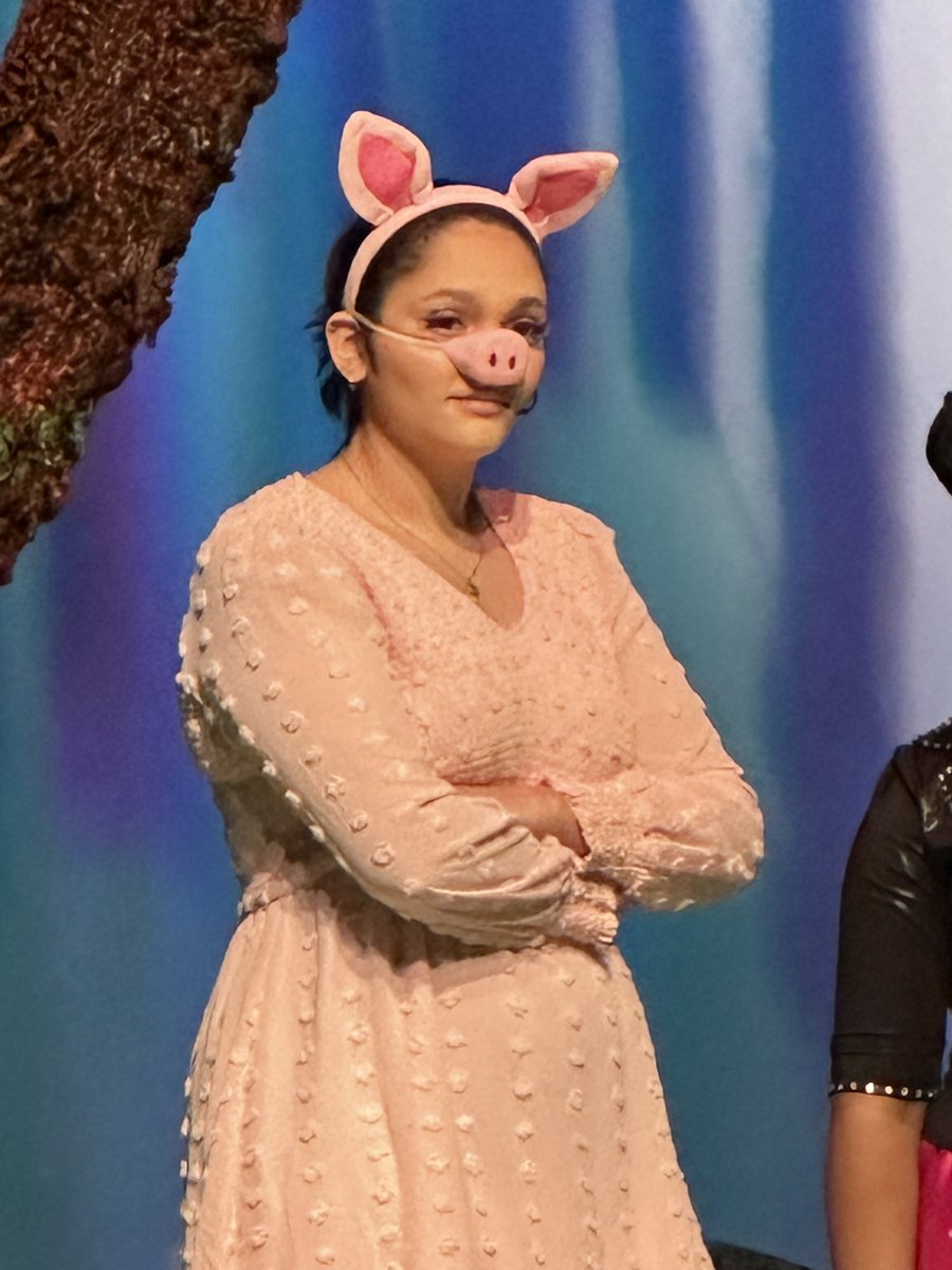 Our 1st graders enjoyed the production of Shrek at Heritage HS! Congratulations to HTE alumna Kendyl N. on a job well done!! 👏🏽👏🏽👏🏽💕