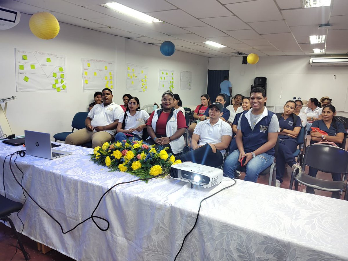 DanielaPino23's tweet photo. @ElOIRdelaRegion @UNAD_zcar @mardeliayolima Nuestro rector escucha a nuestros estudiantes @JaimeLeal_ 
#ceadcurumani @ELOIRdelaregion #ZCAResUNADenTerritorio #CampamentoOIRTerritoriosdePazyVida
@UNAD_ZCAR 
@UniversidadUNAD 
#ZCAResUNADenTerritorio https://t.co/zvDUXfEPFH