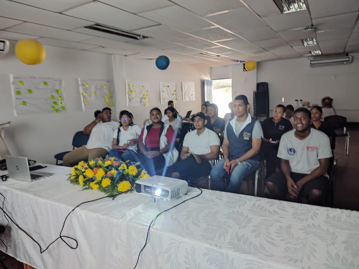 DanielaPino23's tweet photo. @ElOIRdelaRegion @UNAD_zcar @mardeliayolima Nuestro rector escucha a nuestros estudiantes @JaimeLeal_ 
#ceadcurumani @ELOIRdelaregion #ZCAResUNADenTerritorio #CampamentoOIRTerritoriosdePazyVida
@UNAD_ZCAR 
@UniversidadUNAD 
#ZCAResUNADenTerritorio https://t.co/zvDUXfEPFH