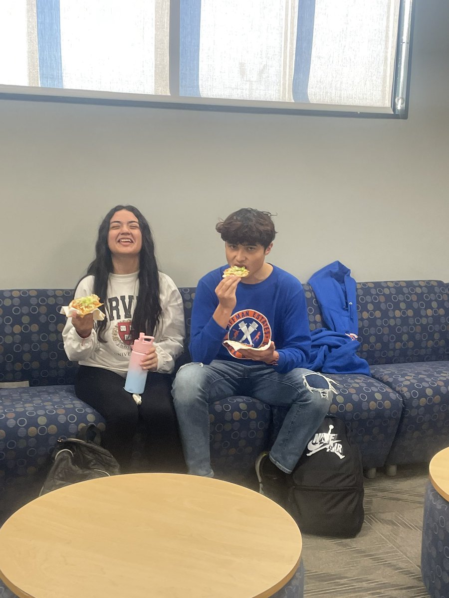 HEHSspanish's tweet photo. Friendsgiving in Spanish Club! #Friendsgiving  #hehshawks https://t.co/utpToo4E97