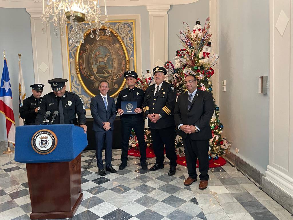 Felicitamos a dos de nuestros agentes adscritos al Task Force de <a href="/SJCiudadCapital/">San Juan, Ciudad Capital</a> por su promoción de hoy por el Alcalde <a href="/Miguel_Romero_/">Miguel Romero</a>  y el  Comisionado Col. José Juan García. Felicidades a la nueva Sgto. Yamaris Ortiz y al nuevo Teniente Edwin Vázquez. Orgullo de <a href="/HSISanJuan/">HSI San Juan</a>