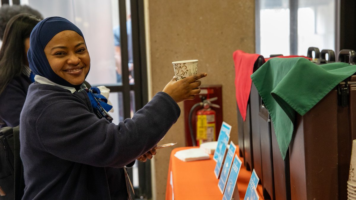 DFWAirport's tweet photo. With the holidays just around the corner, we showed some love to our #OneDFW team this week with some warm drinks and treats!
This time of year, we're especially THANKFUL for the employees who make holiday travel possible for the millions of customers who pass through DFW. π§‘ https://t.co/D7VUK5HzHY