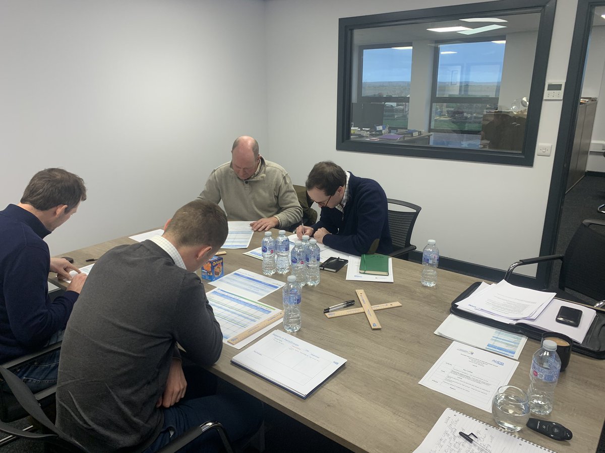JulieAnnClark2's tweet photo. #Farmbench meeting season has officially begun! Had two great meetings this week with @ScotAgCoOp North & Central Groups. Despite a challenging season there were plenty of discussions on opportunities for moving forward #measuretomanage @AHDB_Scot https://t.co/SMOtqwk72B