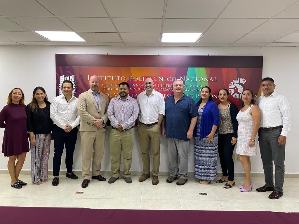 🇬🇧🏖️La vista del Dr. @Mike_J_Allen se extendió hasta #Cancún. Ahí, se reunió con el Director del Centro de Vinculación y Desarrollo Regional del IPN, Arturo Solís, para compartir sus investigaciones de #sargazo y explorar oportunidades de colaboración con la #UniversidadDeExeter.