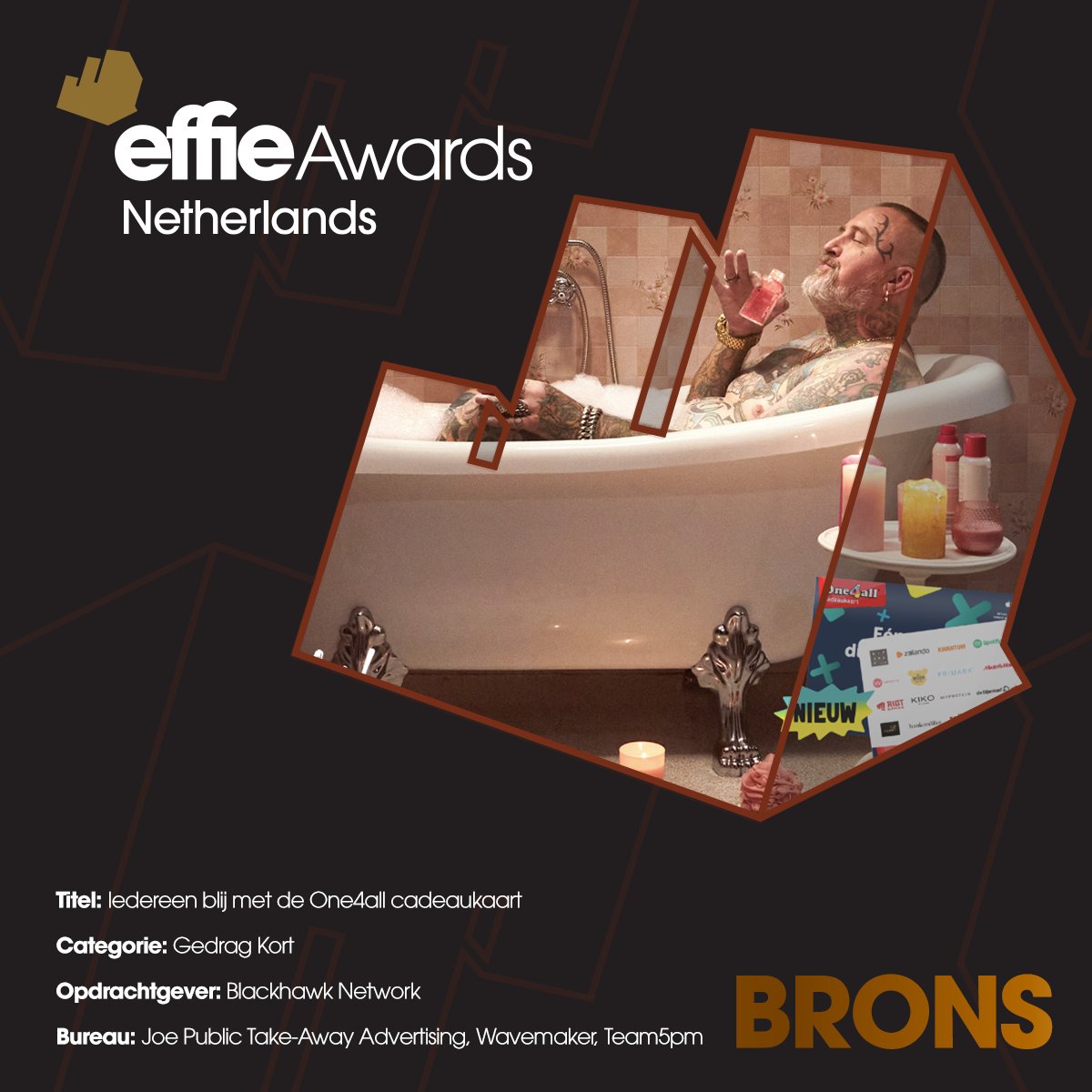 De spanning stijgt want de eerste Effie van de avond wordt uitgereikt! 🏆 En die gaat naar...

<a href="/Blackhawk/">Blackhawk Network</a> | Iedereen blij met de One4All Cadeaukaart

Categorie: Gedrag Kort
Door: Joe Public Take-Away Advertising, <a href="/WavemakerNL/">Wavemaker Netherlands</a> &amp; <a href="/Team5PM/">Team5pm</a> 
#effies
