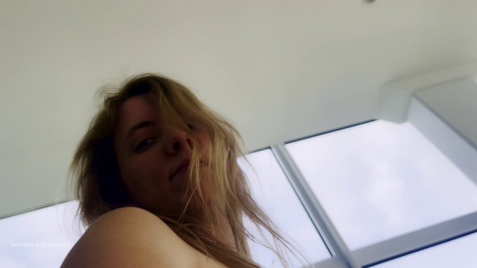 Combining Work with Pleasure 🥰 Frostberry was getting some writing done this nice and sunny day and JePenne<a href="/tag/realworldsex"class="tags"><span>#realworldsex</span></a>
