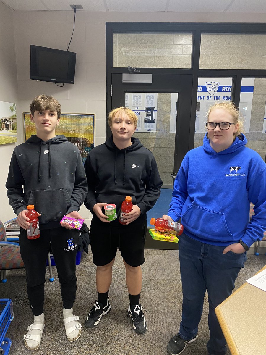 elmwood_hs's tweet photo. Student Shoutouts to Nick Zibbel, Hunter Plotts, and Katie Downard from Mrs. Benner!  They consistently lend a hand each afternoon to put up the classes stools after 8th.  They always pick up their own and others that students have forgotten. It is appreciated!  #WeAreElmwood https://t.co/QkseHDSvxv