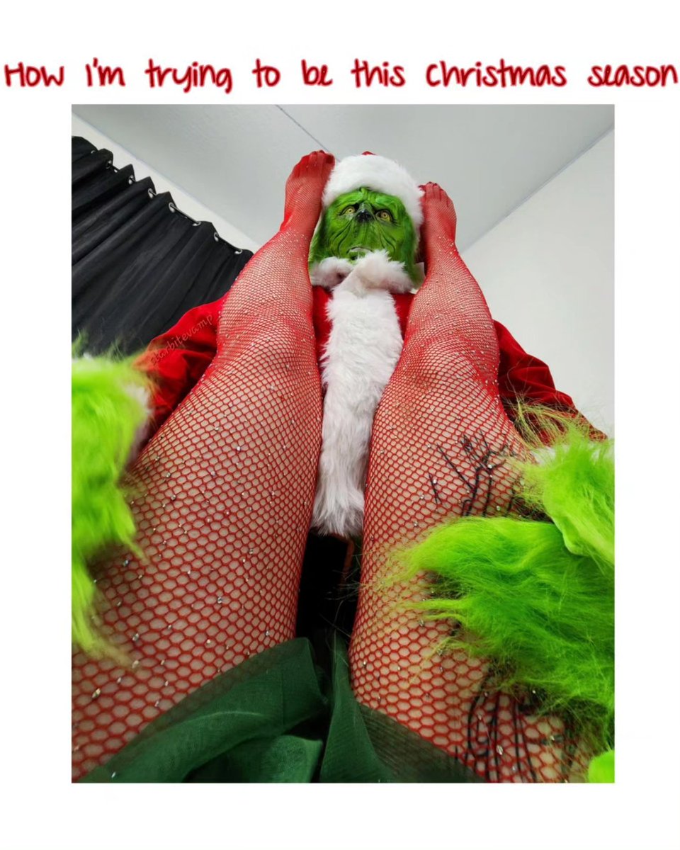 starbitevamp's tweet photo. Ho, Ho, Ho, and stuff.❤️💚 https://t.co/0YEuEGYoOI
