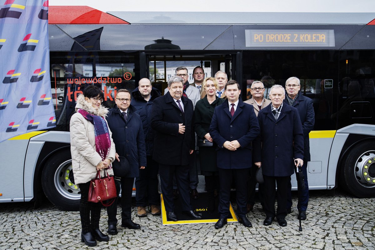 Z_Linkowski's tweet photo. ‼️‼️ Tak jak obiecaliśmy uruchamiamy komunikacje 🚌🚌 Już 1️⃣1️⃣ grudnia mieszkańcy Miasto Ozorków i Gmina Parzęczew, autobusami #ŁKA, będą mogli, dojechać na stację kolejową Nowe Miasto Ozorków, skąd odjeżdżają pociągi https://t.co/mAmhc78rEY. do Zgierza, Łodzi oraz Kutna. https://t.co/2aIjEQCTAP