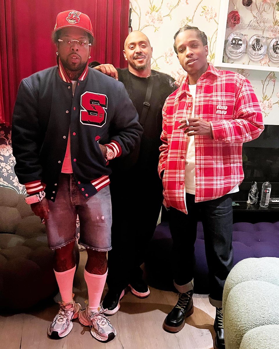 WESTSIDEGUNN's tweet image. In the studio all night with the Brodie @asvpxrocky I still can’t believe he had me in there with the @gorillaz and don’t ask if we cooked something….. OFCOURSE WE DID 🤲🏽🤲🏽
🦂🐐🦂🖼️🔥 #STYLECHAMPS #SUPERFLYGOD #GXFR #ICON #ANDTHENYOUPRAYFORME #ART #CULTURE #FASHION