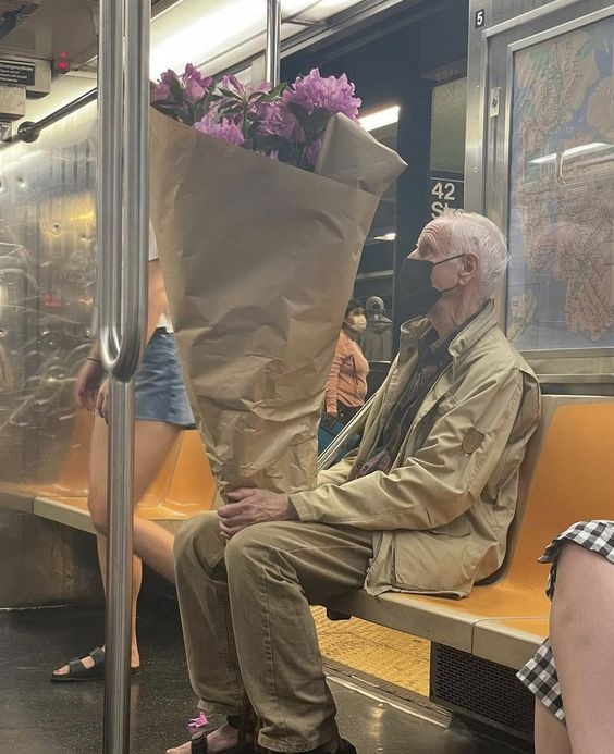 "Siempre hay algo de locura en el amor. Pero también hay siempre algo de razón en la locura."

- Friedrich Nietzsche