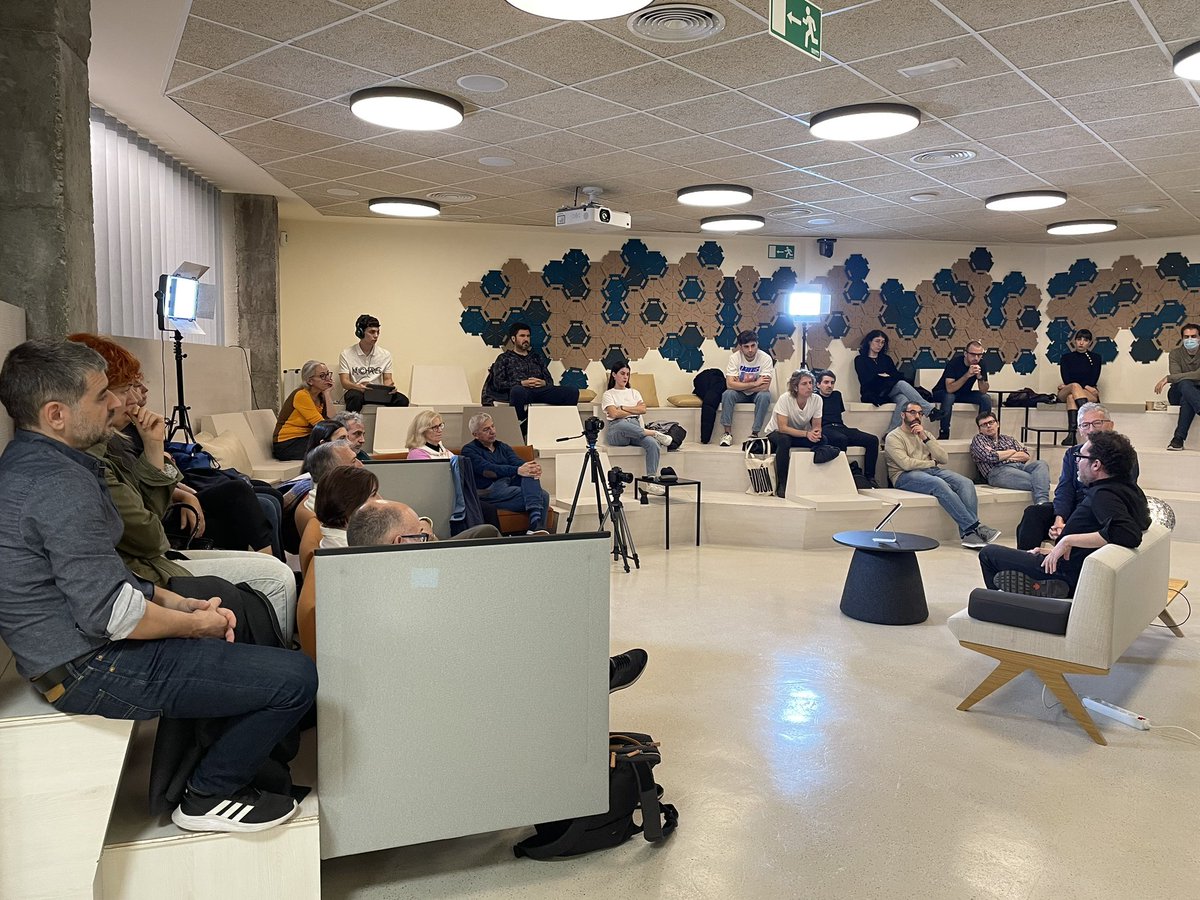 Ya a la venta 'Patria', la nueva publicación de <a href="/setentateclas/">70 Teclas</a>.
Aitor Gabilondo, el autor de la serie, nos cuenta cómo fue la escritura de los guiones, acompañado por <a href="/clopezguionista/">Carlos López</a>.