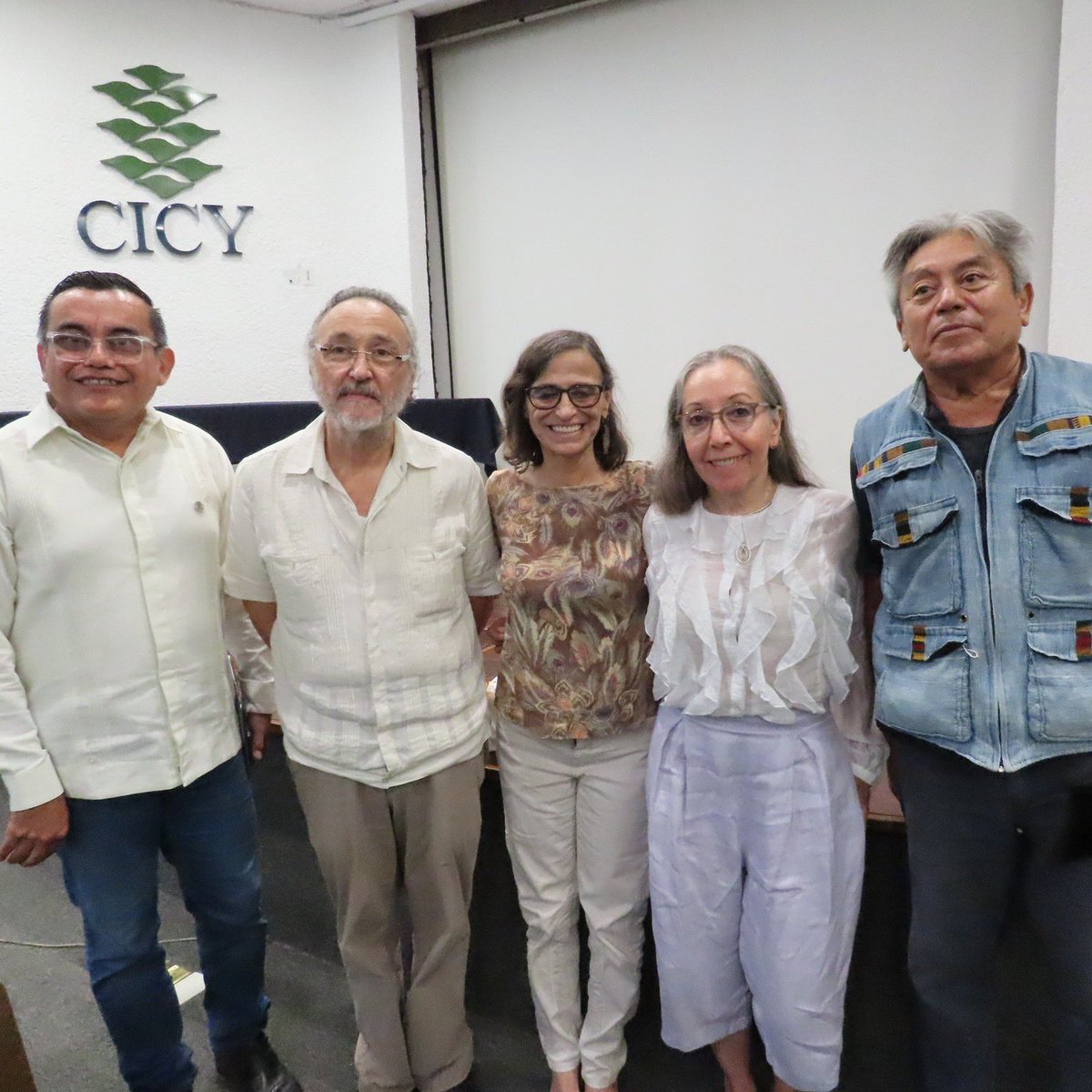 CICYoficial's tweet photo. En el marco del 44° Aniversario del #CICY, ayer, 15 de noviembre, se realizó una Ceremonia en conmemoración de los 40 años del establecimiento del Jardín Botánico Regional “Roger Orellana” (JBR-RO).
1/5 https://t.co/xN37a2xFit