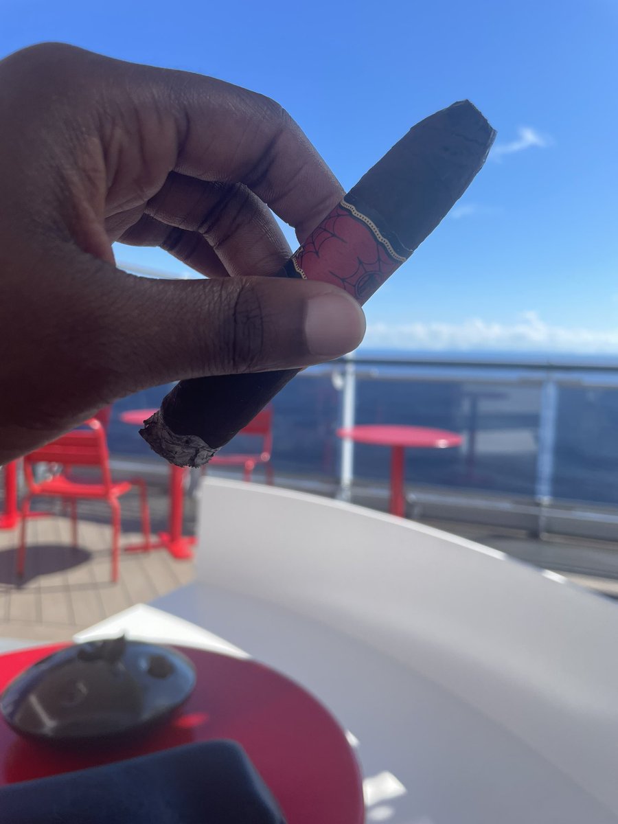 foreverbran_di's tweet photo. Sea day = Cigars all day.
#virginvoyages #vactionmode https://t.co/VhZkxfcpN5