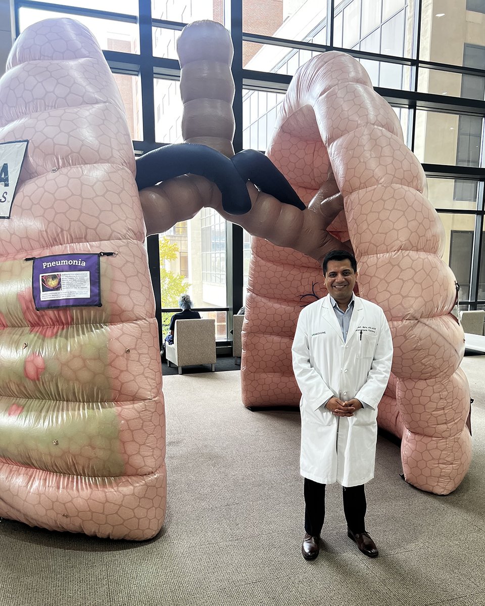 🤗 Let's give it up to our incredible lung health experts who gathered in North Pavilion to remind patients, staff and faculty to love their lungs! #LoveYourLungs @UABPulmonary @hiteshbatra921 #respiratorytherapist #UABHemOnc