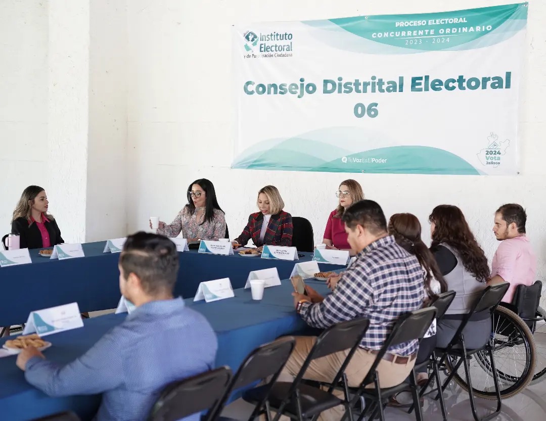 📷 Con el acompañamiento de la Consejera Electoral Zoad Jeanine García González el día de ayer pudo ser posible tomar protesta al Consejo Distrital 6 en Zapopan. 📷
#TuVozEsElPoder #Elecciones2024