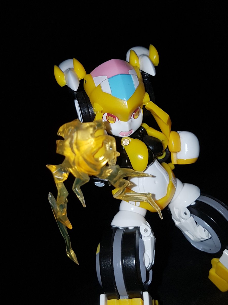 TheLocalBard's tweet photo. Couple of random pics from a few nights ago. Was gonna take more pics of both of them but wasn't feeling it.
#Transformers #Decepticons #Skywarp #Seekers #BigFirebirdToy #MagicHenshin #Thunderlight #RobotGirls #ToyPhotography https://t.co/ULw5ED1mcY