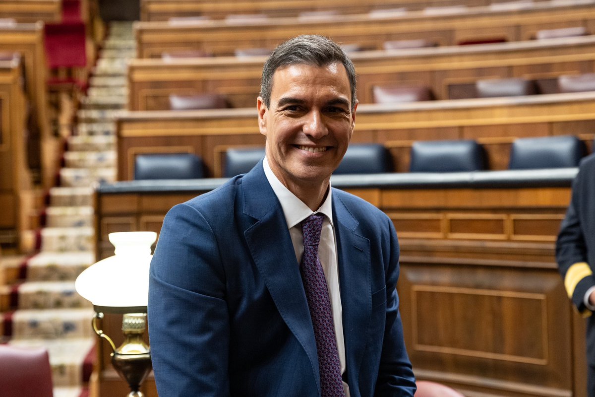 Siempre hacia delante. Enhorabuena Presidente <a href="/sanchezcastejon/">Pedro Sánchez</a>