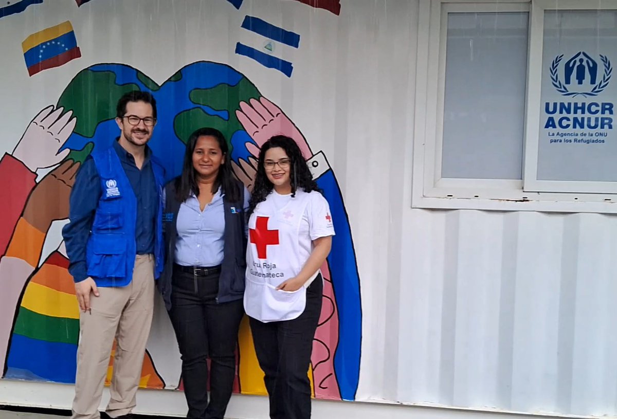Mujeres que cambian vidas!

Estafany es enfermera de @CRGuatemalteca para personas en tránsito y Yamileth @ElRefugioNinez realiza la coordinacion increible del  #CAPMiR de El Cinchado, frontera🇬🇹🇭🇳

@ACNURamericas con socias dedicadas a la proteccion de personas en movilidad.